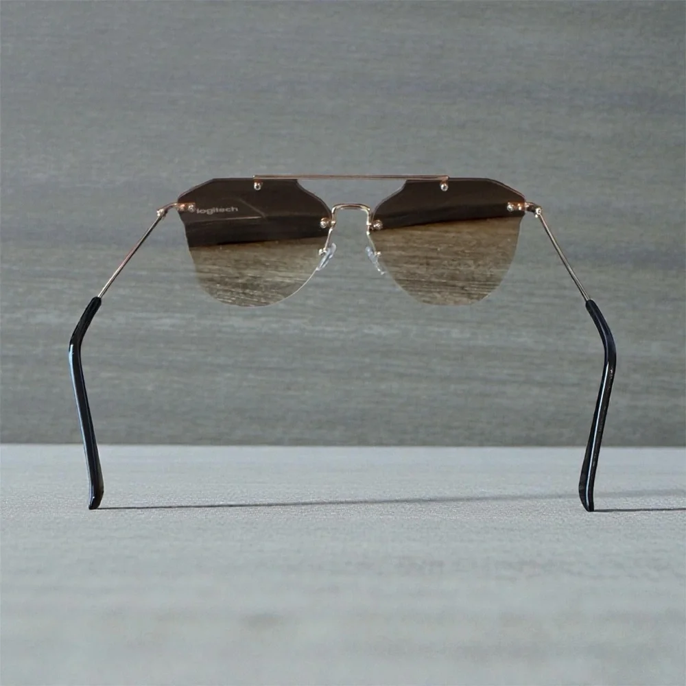Chic Gold Trim Sunglasses with Gold Accents